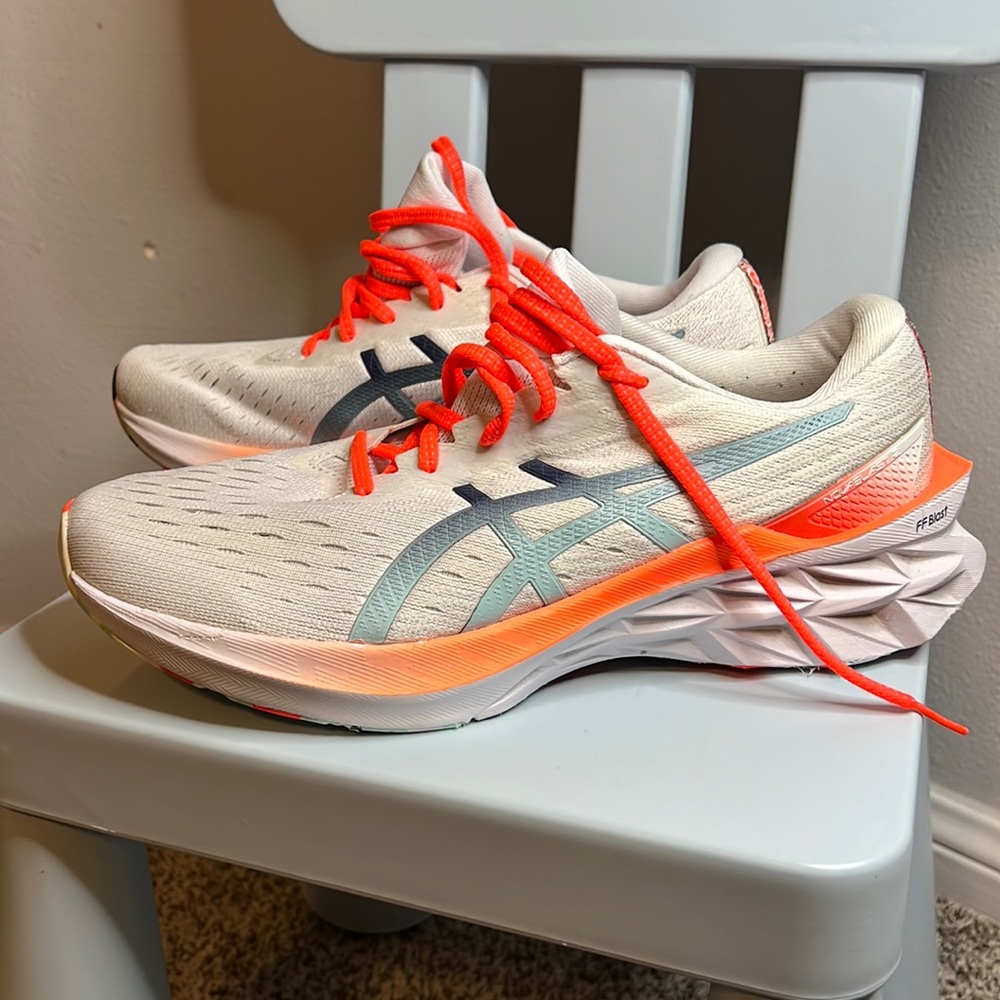 Asics Novablast 2 Men size 9